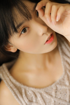美女丰满身材比基尼